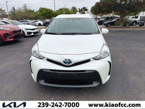 Used 2017 Toyota Prius V Two image 6