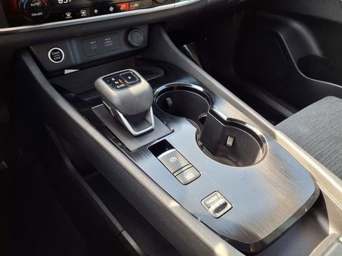 Used 2023 Nissan Rogue SV image 10