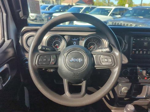 Used 2022 Jeep Gladiator Sport AWD/4WD image 16