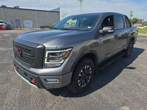 Used 2024 Nissan Titan PRO-4X w/ Pro-4x Convenience Package AWD/4WD image 8