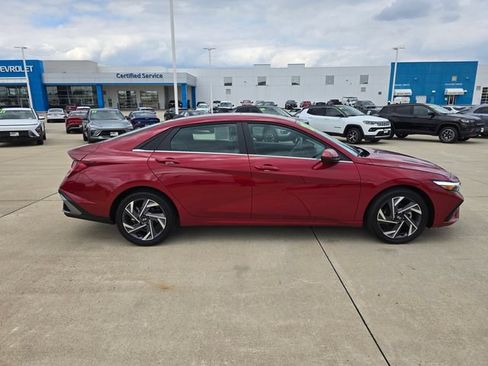 Used 2025 Hyundai Elantra SEL FWD image 14