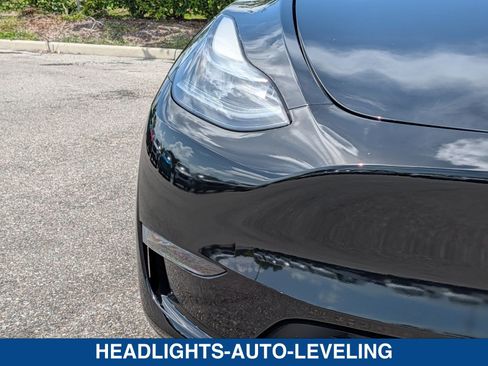 Used 2023 Tesla Model Y Performance AWD/4WD image 10
