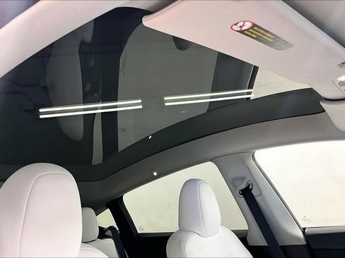 Used 2023 Tesla Model Y Performance AWD/4WD image 28