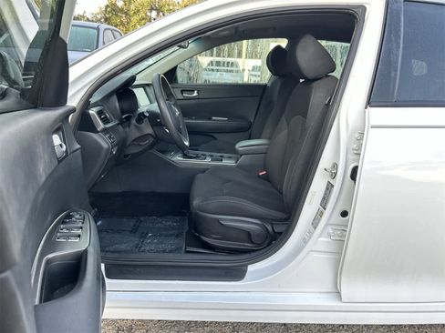 Used 2019 Kia Optima LX image 2