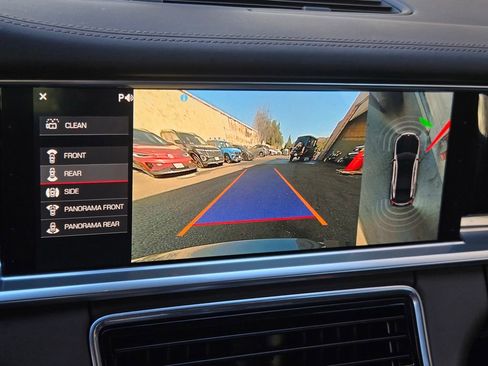 Used 2018 Porsche Panamera 4 image 20