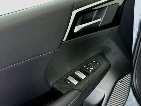 New 2026 Mitsubishi Outlander SE AWD/4WD image 17
