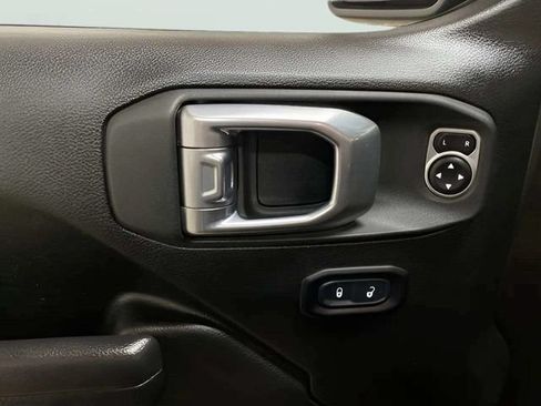 Used 2025 Jeep Wrangler Unlimited Rubicon AWD/4WD image 27