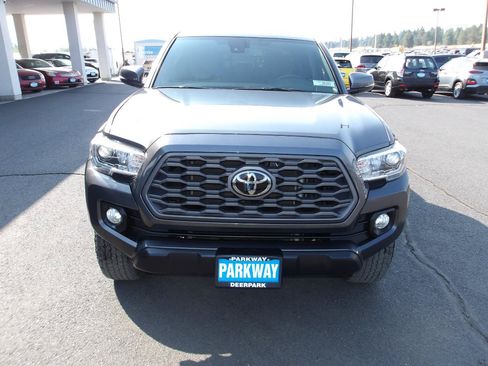 Used 2022 Toyota Tacoma TRD Off-Road AWD/4WD image 8