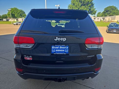 Used 2018 Jeep Grand Cherokee Laredo AWD/4WD image 7
