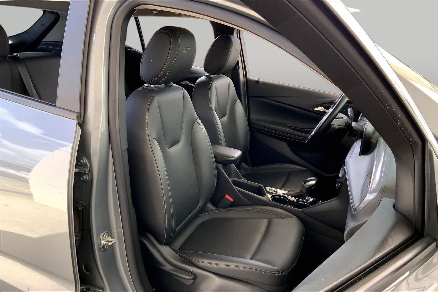 Used 2024 Buick Encore GX Sport Touring FWD image 9
