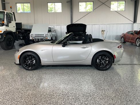 Used 2023 MAZDA MX-5 Miata Club RWD image 4
