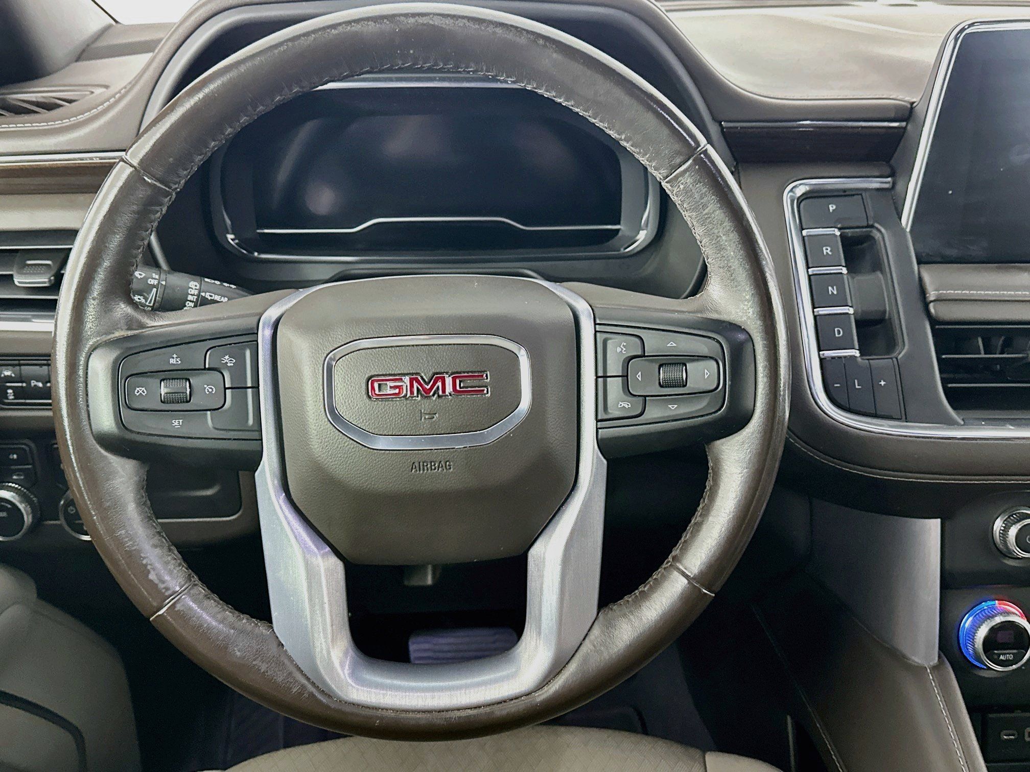 Used 2022 GMC Yukon XL SLE AWD/4WD image 17
