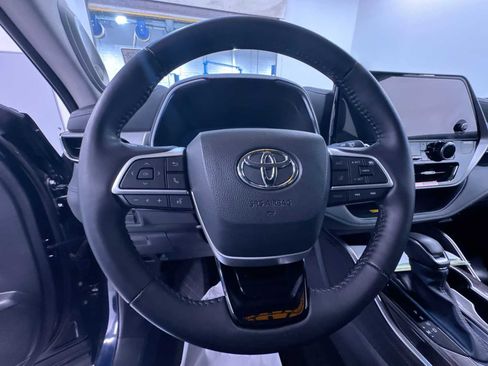 Used 2024 Toyota Highlander Platinum image 15