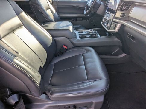Used 2024 Ford Expedition Max XLT image 20