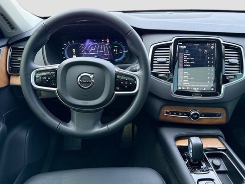 Used 2025 Volvo XC90 T8 Plus w/ Protection Package Premier AWD/4WD image 23