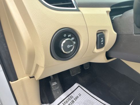 Used 2019 Ford Taurus SE FWD image 19