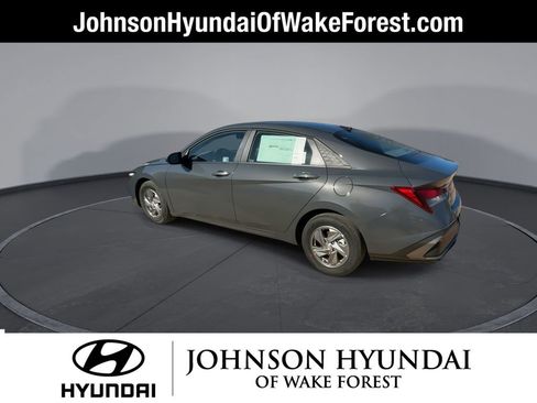 Certified 2025 Hyundai Elantra SE image 6