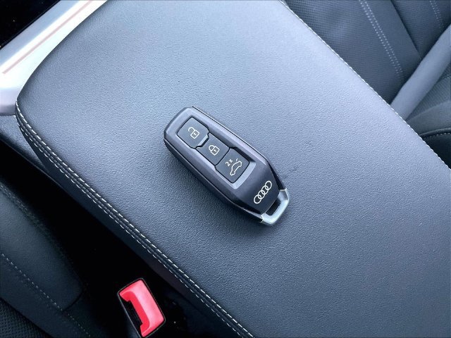 Used 2025 Audi Q5 Premium Plus w/ Premium Plus AWD/4WD image 20