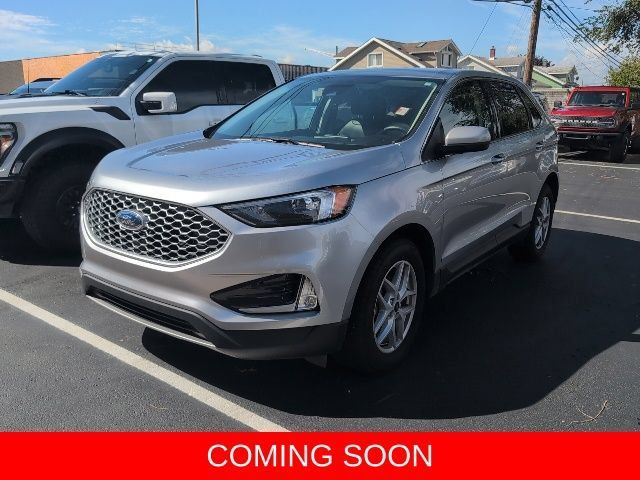 Used 2024 Ford Edge SEL w/ Convenience Package AWD/4WD image 3