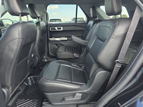 Used 2021 Ford Explorer XLT w/ Equipment Group 202A RWD image 11