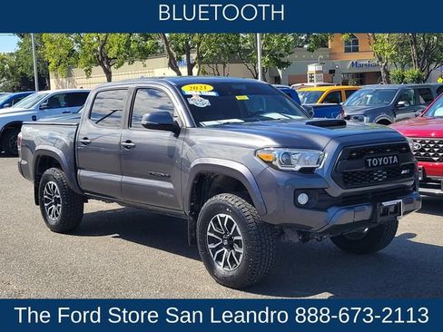 Used 2021 Toyota Tacoma TRD Sport w/ Technology Package RWD image 3