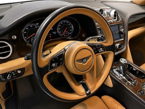 Used 2017 Bentley Bentayga AWD/4WD image 10