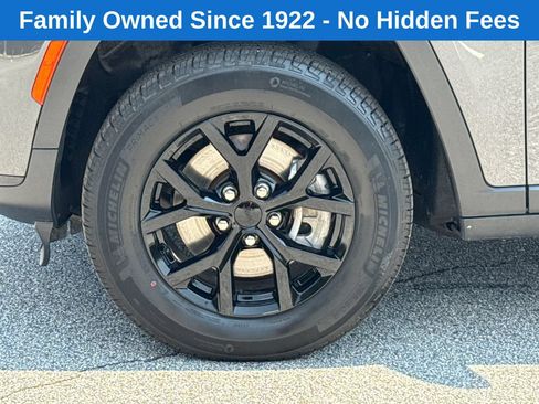 Used 2025 Jeep Grand Cherokee L Laredo AWD/4WD image 11