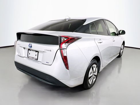 Used 2018 Toyota Prius Two image 4