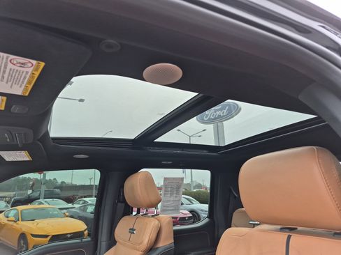 Used 2024 Ford F250 Platinum w/ Tremor Off-Road Package image 15