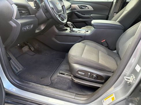 Used 2023 Chevrolet Traverse LT FWD image 9