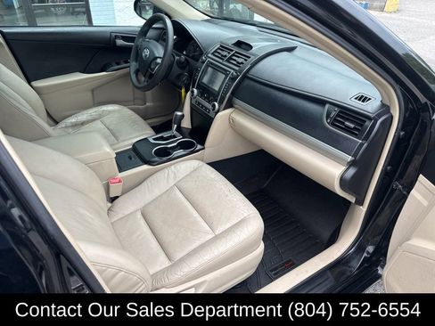 Used 2013 Toyota Camry LE image 14