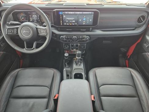 Used 2025 Jeep Wrangler Unlimited Rubicon w/ Convenience Group AWD/4WD image 20