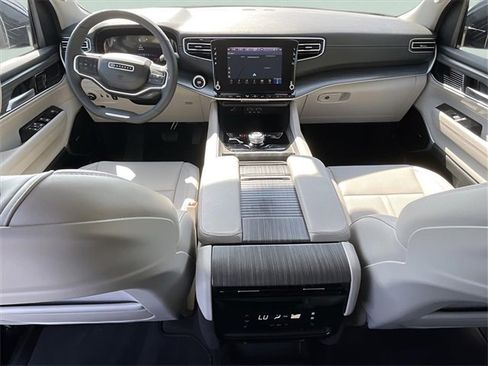 Used 2024 Jeep Wagoneer Series II image 23