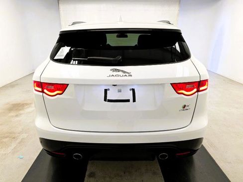 Used 2018 Jaguar F-PACE S image 3