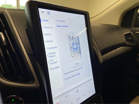 Used 2024 Ford Edge SEL image 26