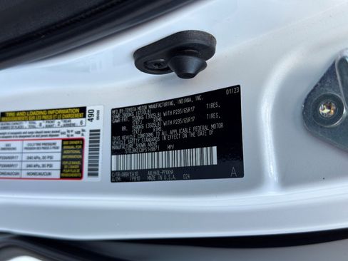 Used 2023 Toyota Sienna XLE w/ XLE Plus Package image 43