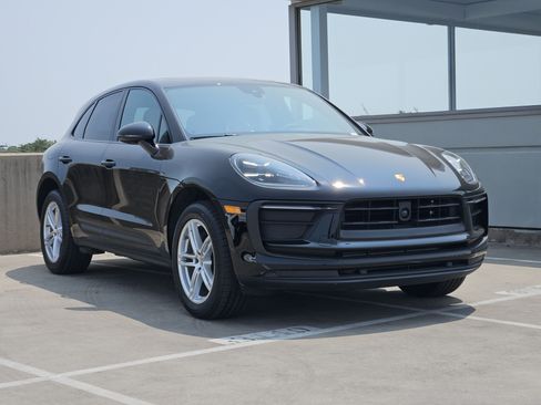 Certified 2026 Porsche Macan AWD/4WD image 10