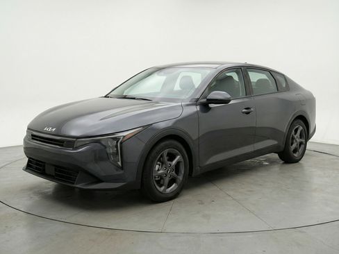 Used 2025 Kia K4 FWD image 3