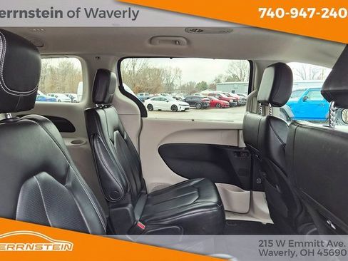 Used 2023 Chrysler Pacifica Touring-L image 28