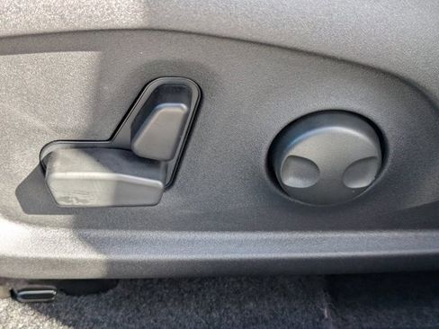 New 2026 Jeep Compass Latitude w/ Sun and Sound Group image 18