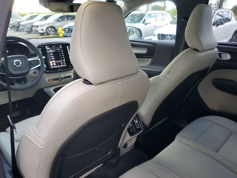 Certified 2023 Volvo XC40 B5 Ultimate w/ Protection Package Premier AWD/4WD image 12