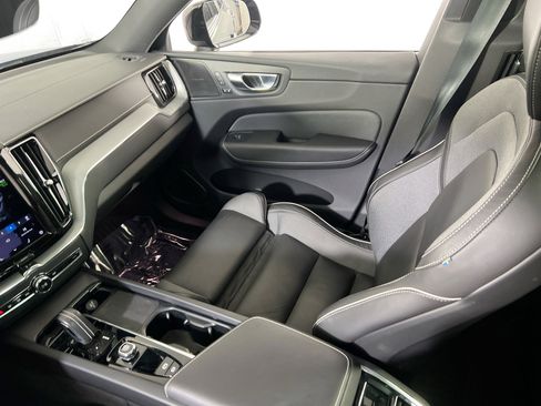 Used 2022 Volvo XC60 B5 R-Design w/ Advanced Package image 23
