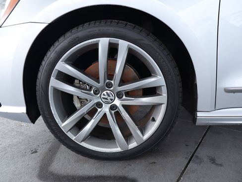 Used 2017 Volkswagen Passat 1.8T R-Line image 43