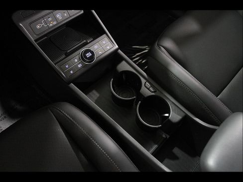 Certified 2024 Hyundai Kona Limited FWD image 16
