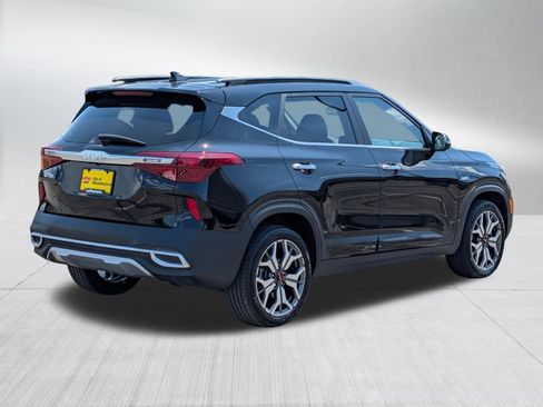 Certified 2023 Kia Seltos SX w/ SX Sunroof Package AWD/4WD image 7