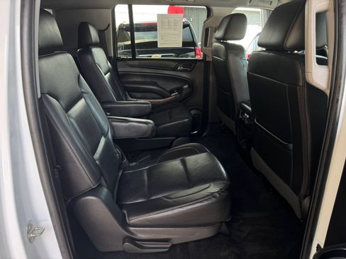 Used 2018 Chevrolet Suburban Premier RWD image 19