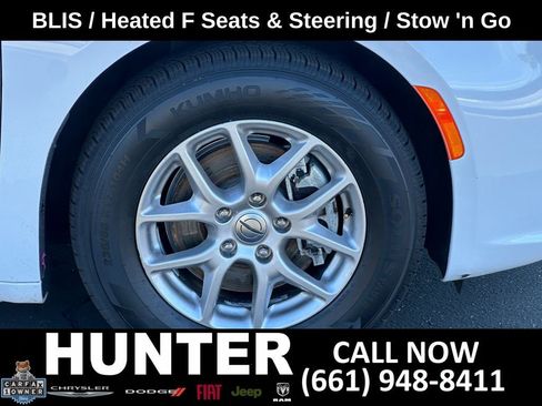 Used 2024 Chrysler Pacifica Touring-L FWD image 12