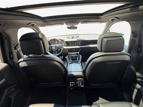 Used 2025 Porsche Cayenne S w/ Premium Package Plus AWD/4WD image 22
