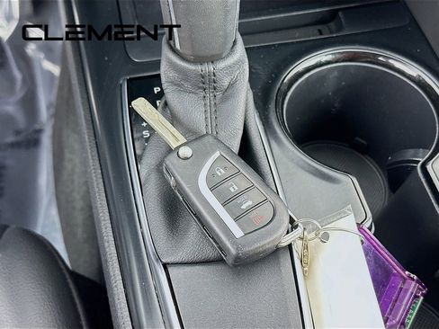 Used 2020 Toyota Camry SE image 23