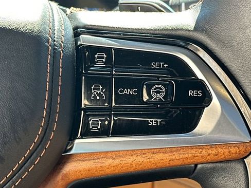 Used 2024 Jeep Grand Cherokee Summit AWD/4WD image 36